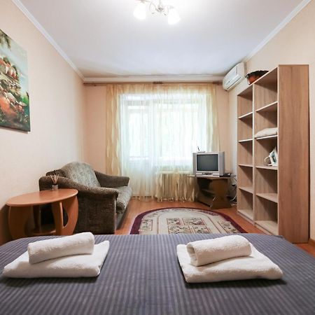 Апартаменти Неподалік Трц Гулівер, М. Палац Спорту كييف المظهر الخارجي الصورة